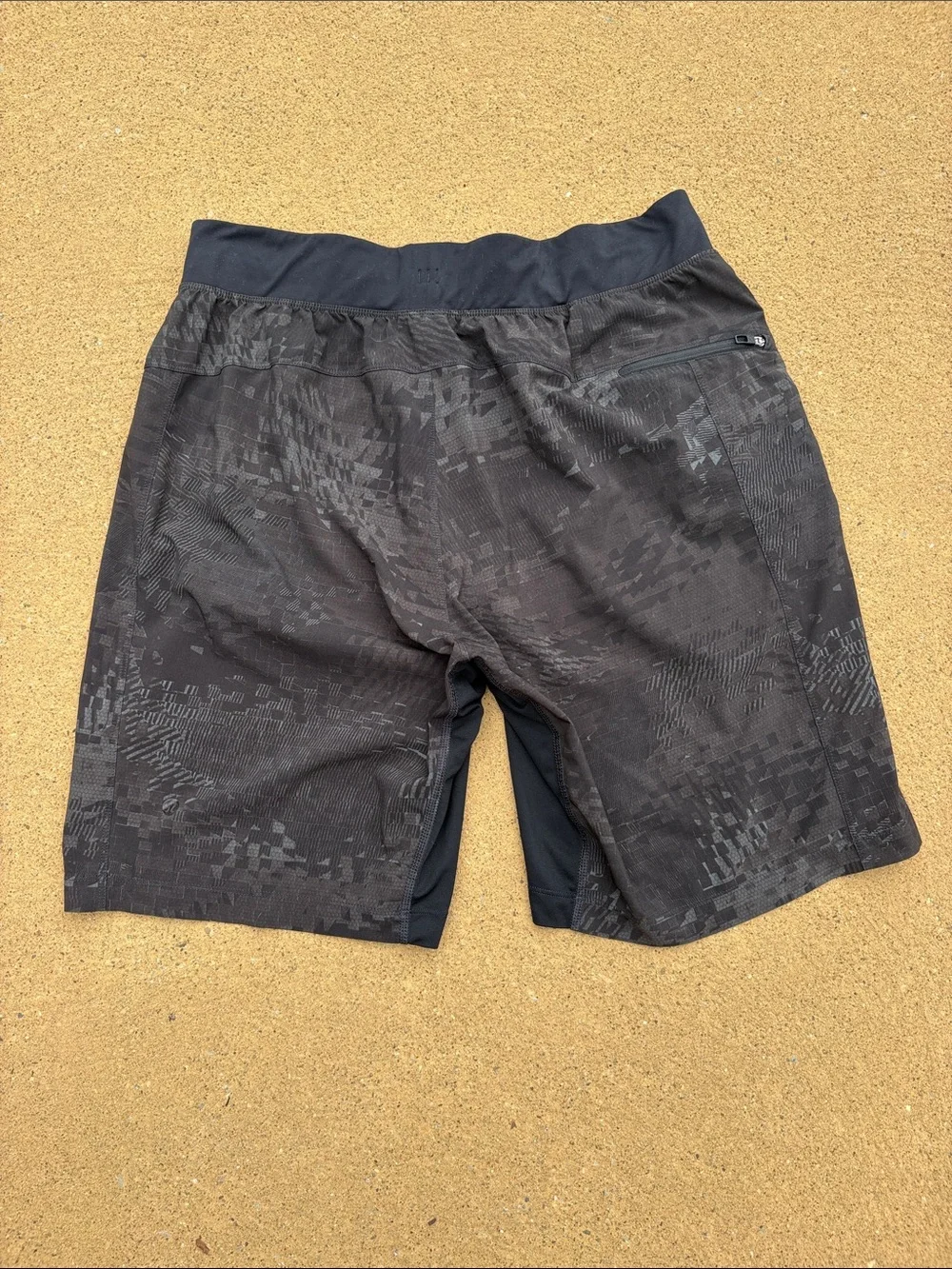 Lululemon Men’s Geometric Black & Gray Digital Camouflage Shorts Size Large